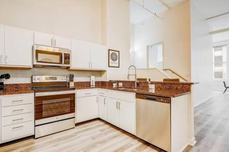 Cozysuites - 2Br With Direct Skybridge Access #1 Indianapolis Exterior photo