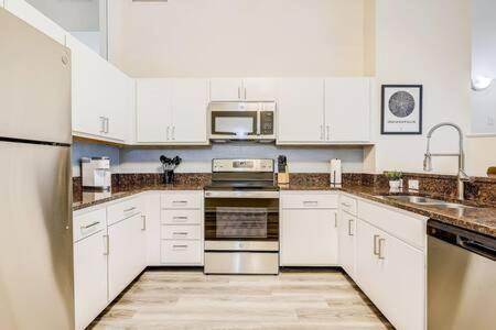 Cozysuites - 2Br With Direct Skybridge Access #1 Indianapolis Exterior photo