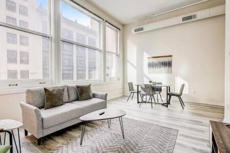 Cozysuites - 2Br With Direct Skybridge Access #1 Indianapolis Exterior photo